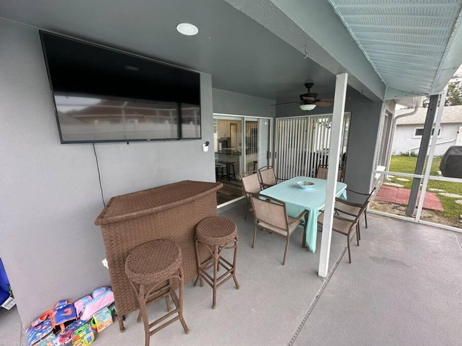 Manatee Oasis Weeki Wachee Family Fun Pool Home Spring Hill Esterno foto
